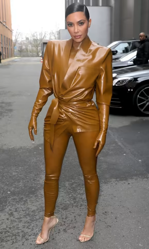 Kim in Latex outfit